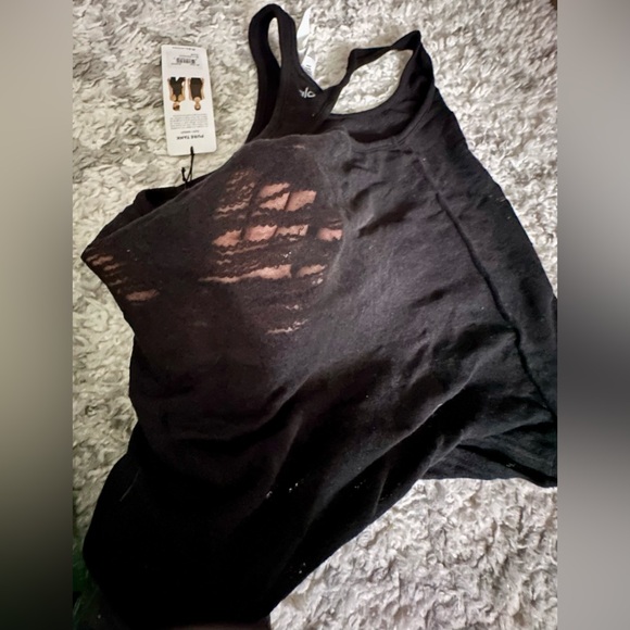 ‼️RARE‼️🎸ALO YOGA🎸🔥NWT🔥Pure Tank in Distressed Black—M - Picture 12 of 13